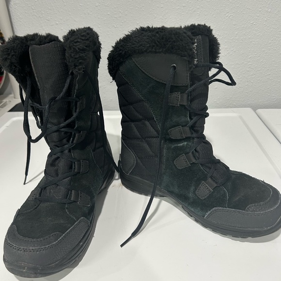 Women’s Columbia waterproof winter boots. - Picture 4 of 5